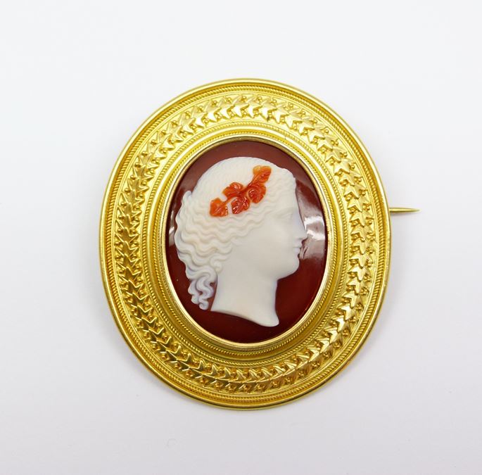 19th century gold and agate cameo brooch | MasterArt